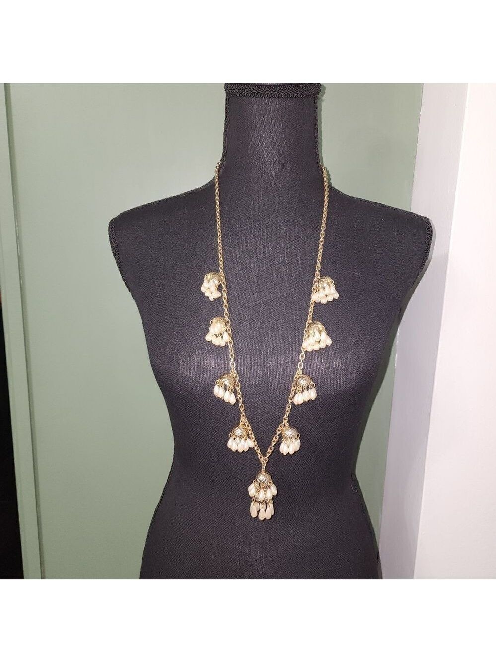 Fern Mallis Simulated Pearl Cluster Drop Necklace NWOT - Picture 6 of 9